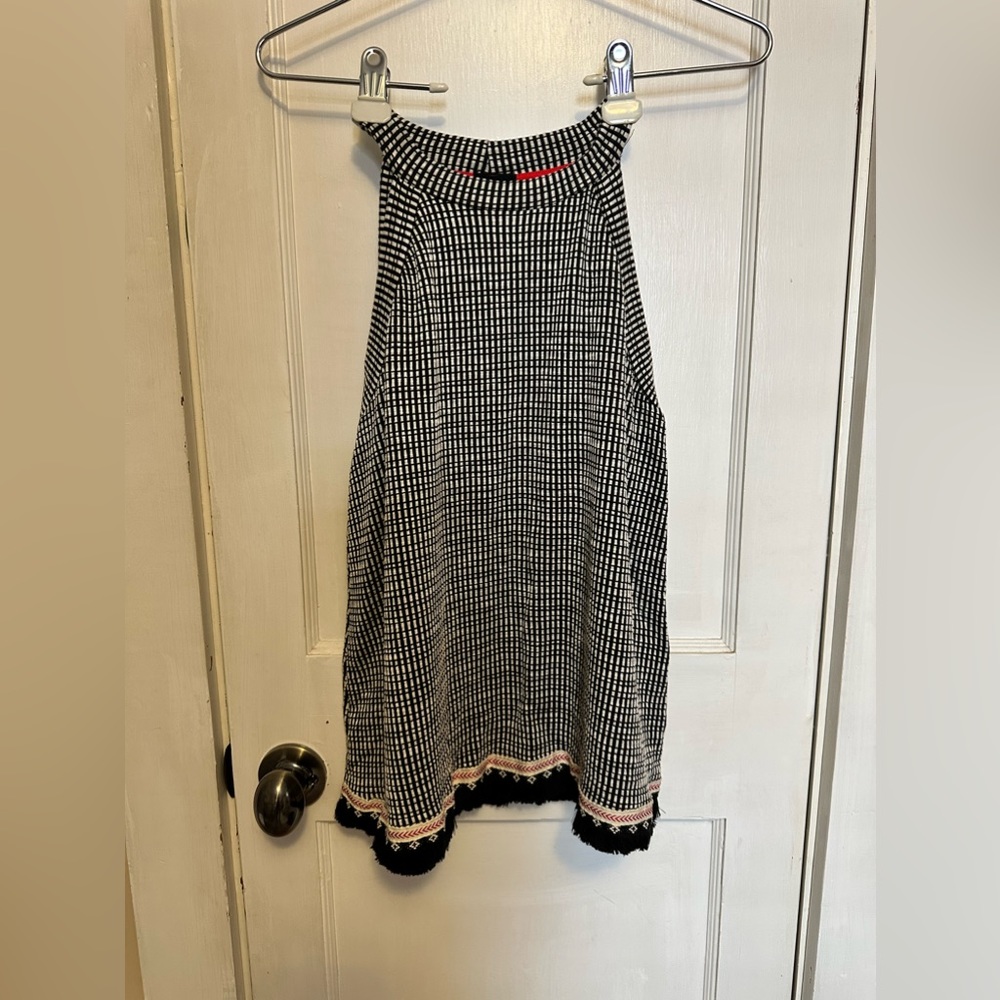 W5 size medium white/black fringed sleeveless top
